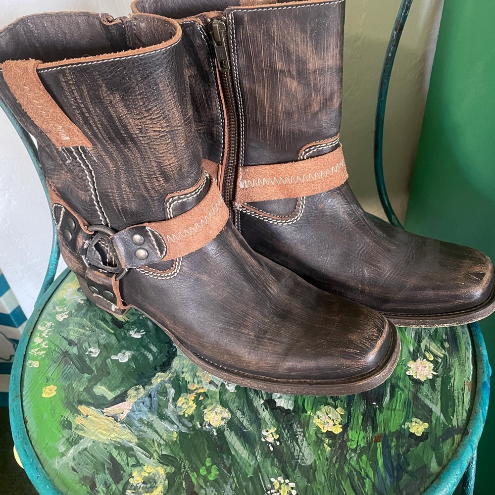 BedStu ankle boots w/ bottle opener detail